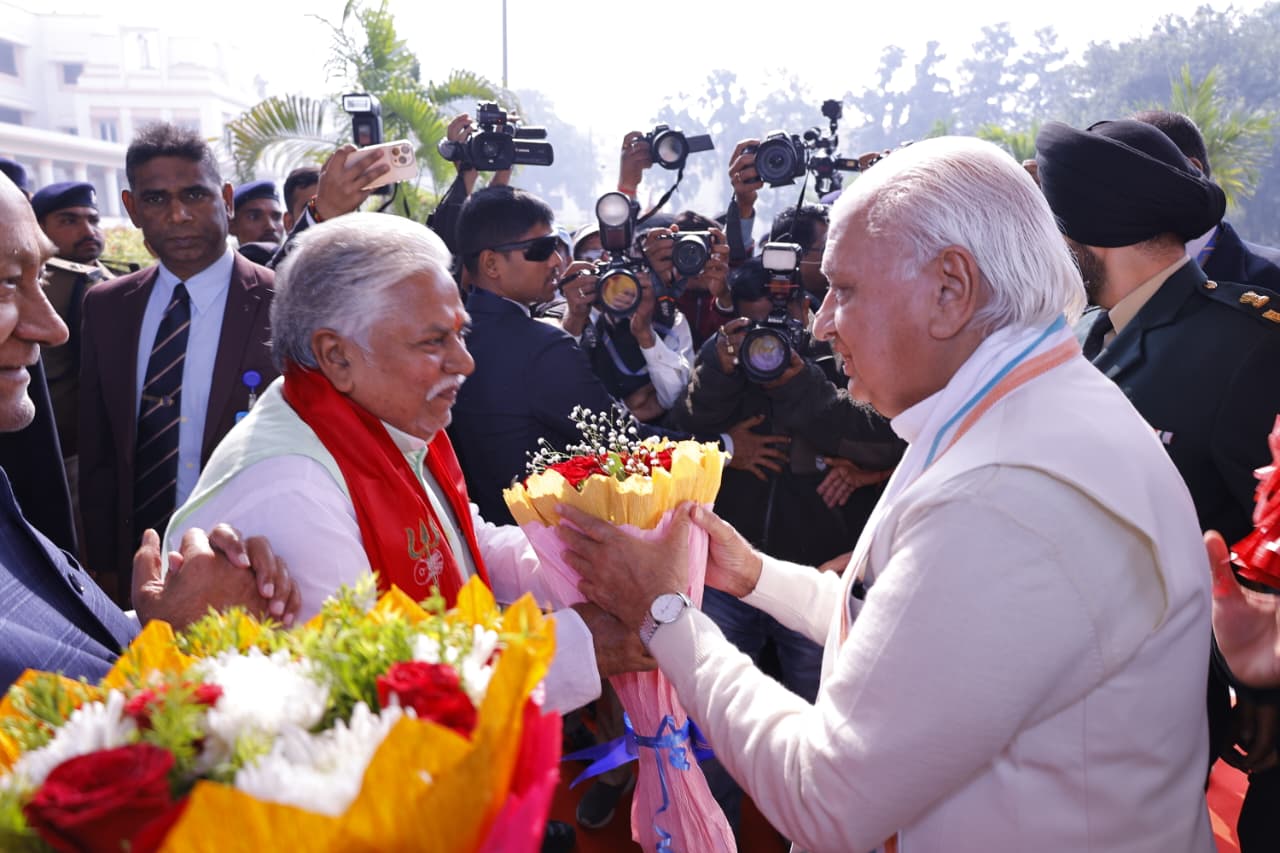 बिहार विधान सभा परिसर में माननीय राज्यपाल श्री आरिफ़ मोहम्मद खान का पु...